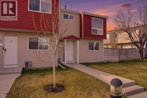 5425 Pensacola Crescent Se, Calgary, AB, T2A2G5 | Card Image