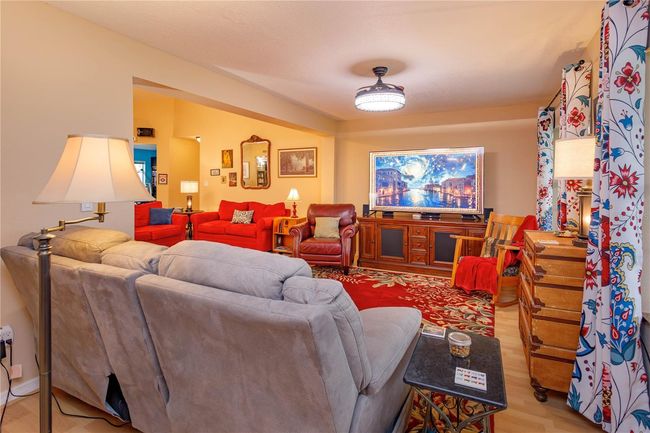 Spacious Family Room | Image 9