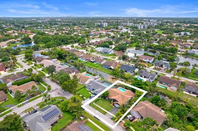 6900 Nw 47th Place, House other with 3 bedrooms, 2 bathrooms and null parking in Lauderhill FL | Image 3