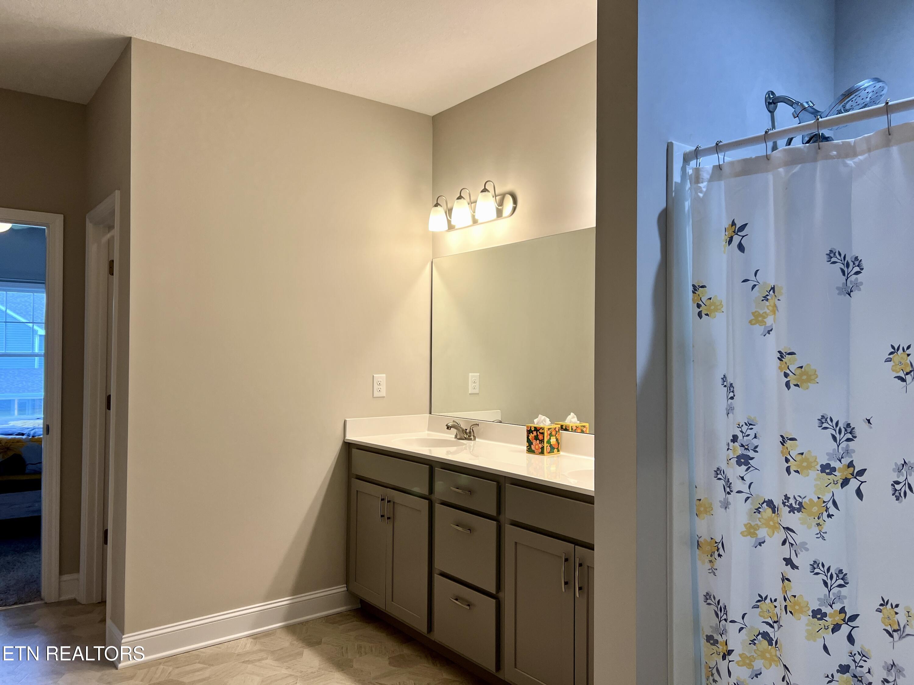 Residential in Oak Ridge 4