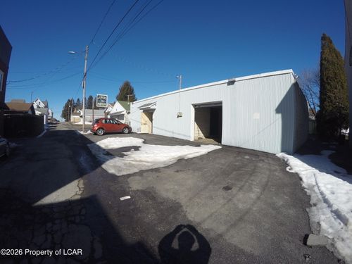 902 Penn Ct, Hazleton, PA, 18201-2347 | Card Image