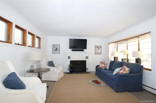 1346 Pine Dr, Bay Shore, NY, 11706-3818 | Card Image