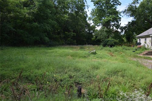 320 E Oak St, Stilwell, OK, 74960-4016 | Card Image