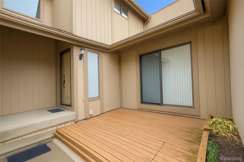 6265 Potomac Cir, West Bloomfield, MI, 48322-2125 | Card Image