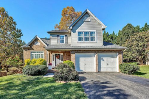 6019 Chagall Dr, Roanoke, VA, 24018-5289 | Card Image