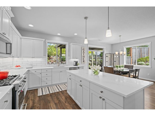 1010 Nw 1 St St, House other with 4 bedrooms, 3 bathrooms and 2 parking in Dundee OR | Image 19