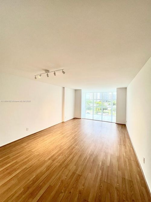 apt-605-800 Parkview Dr, Hallandale Beach, FL, 33009-8903 | Card Image