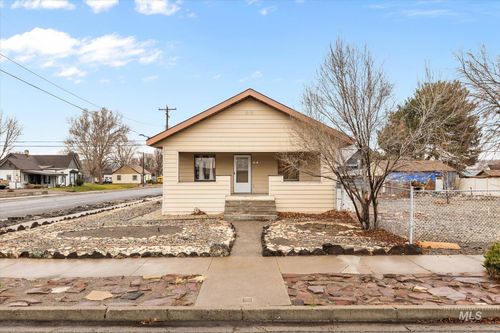 8 E Arthur Ave, Glenns Ferry, ID, 83623-2338 | Card Image