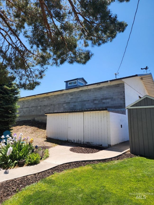 1005 E 00 S, House other with 3 bedrooms, 2 bathrooms and null parking in Declo ID | Image 13