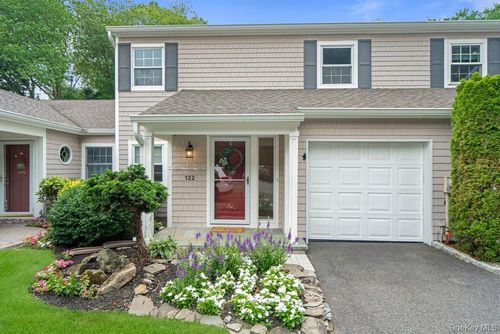 122 Corral Ln, Bay Shore, NY, 11706-8122 | Card Image