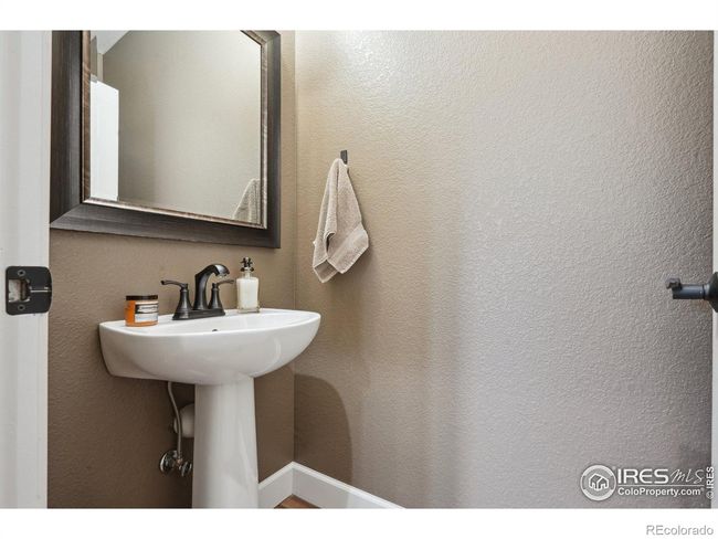 Main floor powder room | Image 18