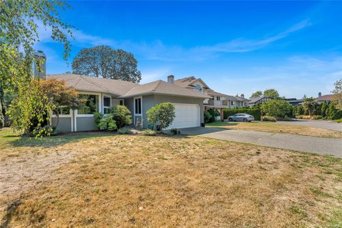 1717 Applewood Pl, Saanich, BC, V8N3N6 | Card Image