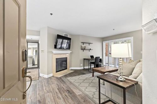 202-631 Oak Run Trl, Oak Park, CA, 91377-5618 | Card Image