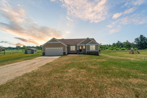 14704 Crescent Meadows Dr, Cedar Springs, MI, 49319-8914 | Card Image