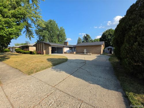3710 Worchester Dr, Flint, MI, 48503-4557 | Card Image