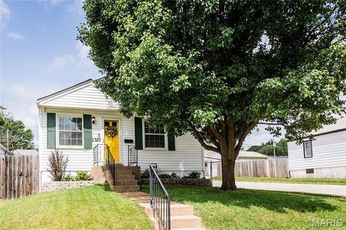 1327 Kraft Street, St Louis, MO, 63139 | Card Image