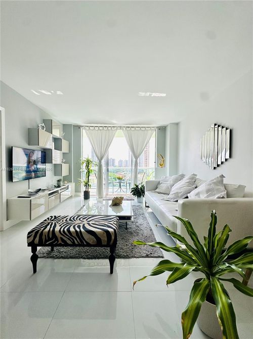 apt-911-19390 Collins Ave, Sunny Isles Beach, FL, 33160-2279 | Card Image