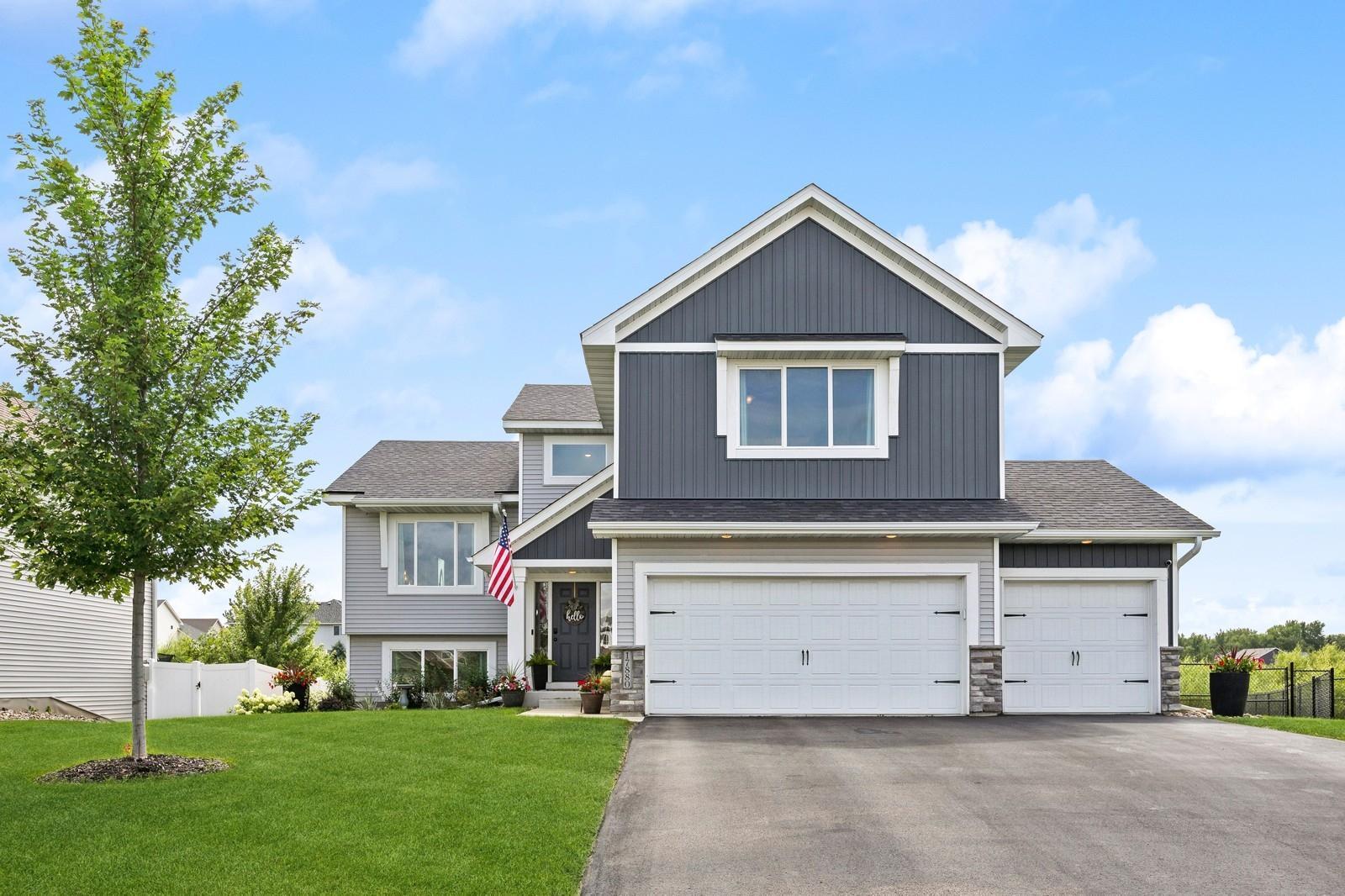 Essex Ln, Lakeville, MN 55044