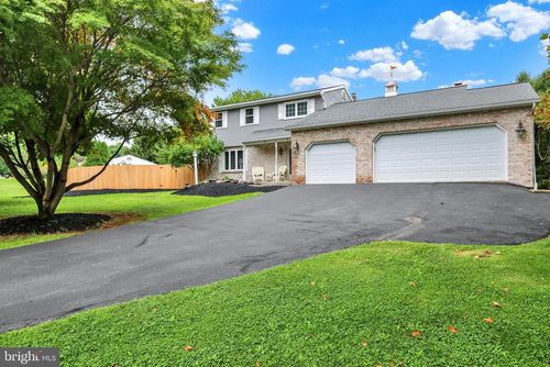 7426 Hillock Ln, READING, PA, 19606-9725 | Card Image