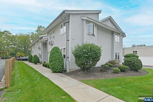 15 Crest St, Westwood, NJ, 07675-3162 | Card Image