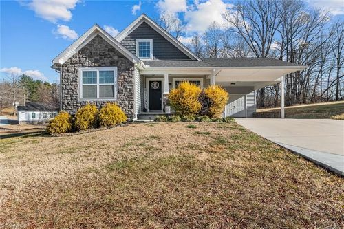 122 Meadow Stone Ln, Mount Airy, NC, 27030-6237 | Card Image