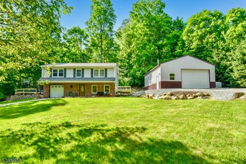 28 Holland Mt Rd, Oak Ridge, NJ, 07438-9110 | Card Image