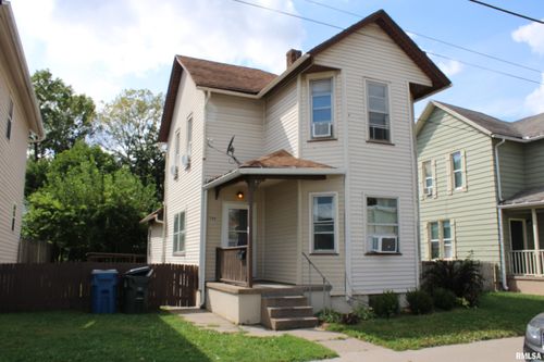 704 Cedar St, Muscatine, IA, 52761-4211 | Card Image