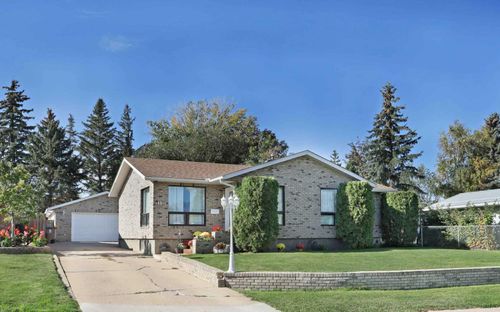 11 Lakeview Cres E, Brooks, AB, T1R0L9 | Card Image