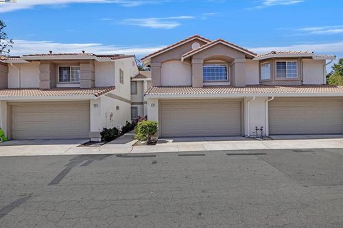 32 Maximo Ct, Danville, CA, 94506-6249 | Card Image