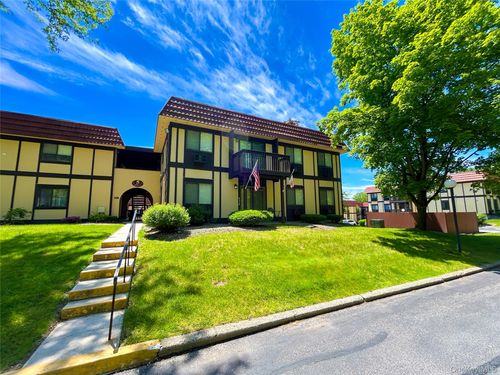 9-5 Loudon Dr, Fishkill, NY, 12524-1871 | Card Image