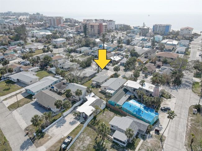 13313 2 Nd St E, House other with 2 bedrooms, 1 bathrooms and null parking in Madeira Beach FL | Image 45