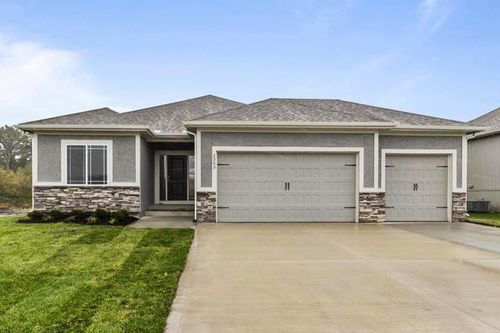 8005 Ne Hoot Owl St, Grain Valley, MO, 64029 | Card Image