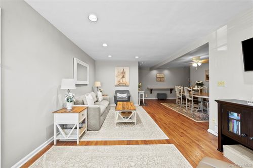 apt-l23-1195 E Broadway, Hewlett, NY, 11557-2447 | Card Image