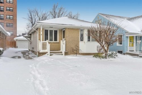 16 Zimmerman Blvd, Buffalo, NY, 14223-1018 | Card Image