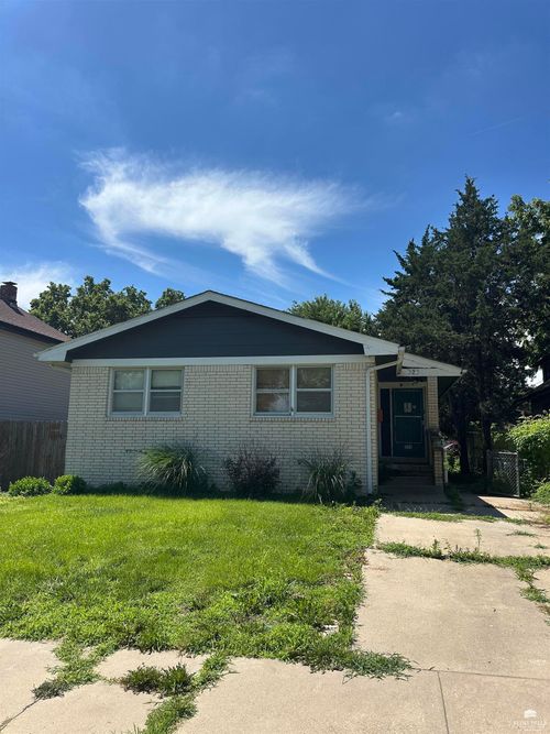 323 W 2nd St, Junction City, KS, 66441-3030 | Card Image