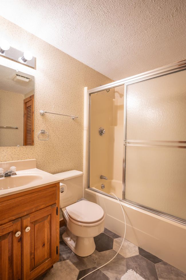 38 - 33D White Oaks Loop, Condo with 3 bedrooms, 3 bathrooms and null parking in West Dover VT | Image 13