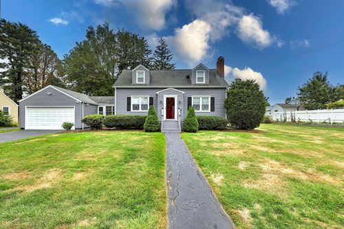 8 Green St, Trumbull, CT, 06611-3505 | Card Image