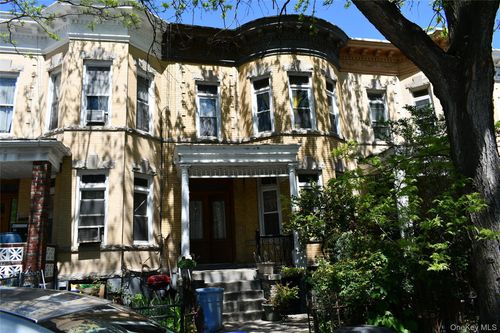 277 Maple St, Brooklyn, NY, 11225-5106 | Card Image