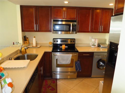 apt-619-600 Ne 36th St, Miami, FL, 33137-3933 | Card Image