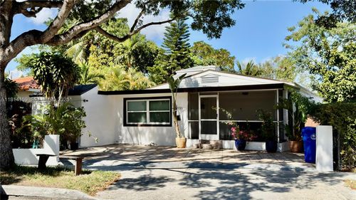 2221 Sw 26th Ln, Miami, FL, 33133-2329 | Card Image