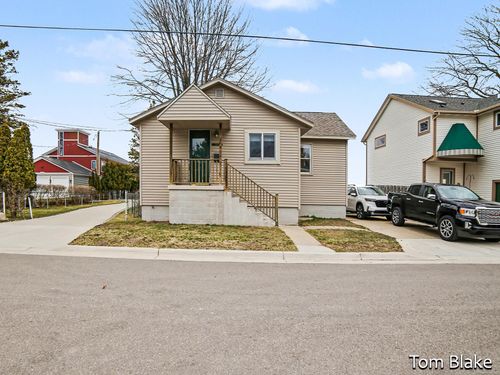 1834 Edgewater St, Muskegon, MI, 49441-1022 | Card Image