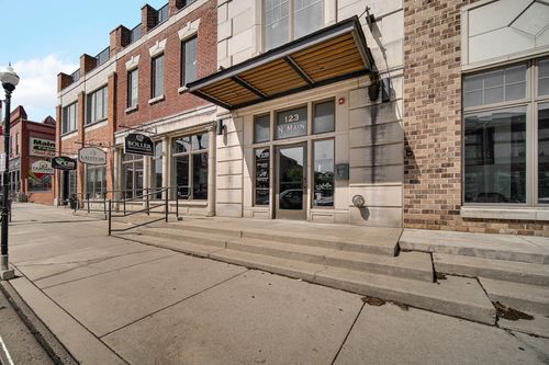 301-123 N Main St, Crown Point, IN, 46307-4077 | Card Image