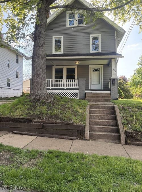 1239 Pondview Ave, Akron, OH, 44305-3340 | Card Image