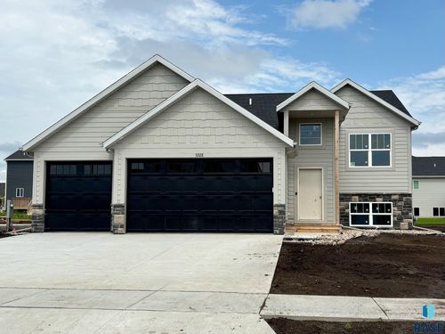 5928 S Coneflower Ave, Sioux Falls, SD, 57108-4560 | Card Image