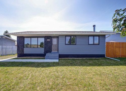 340 Canyon Dr, Pincher Creek, AB, T0K0A6 | Card Image