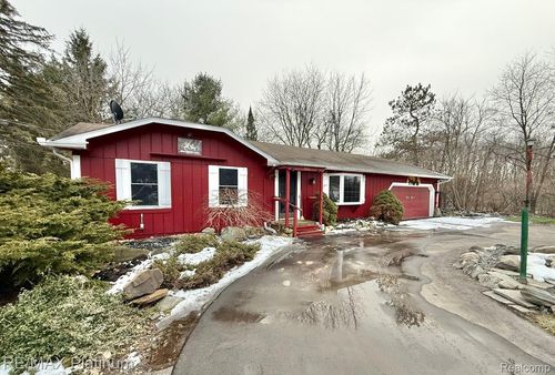 3101 Sands Ct, Milford, MI, 48380-3457 | Card Image