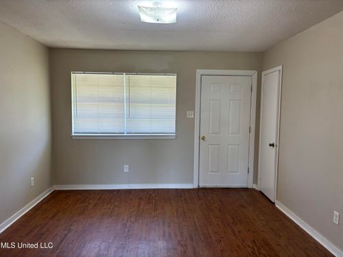 6565 Cortez Cir, Ocean Springs, MS, 39564-2332 | Card Image