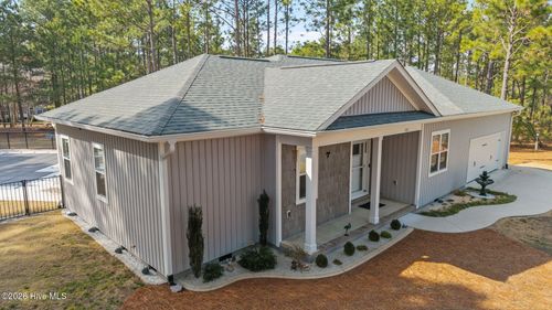 102 Roxburgh Ct, West End, NC, 27376 | Card Image