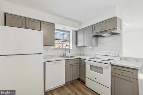 apt-c-329 Buttonwood St, NORRISTOWN, PA, 19401-4444 | Card Image