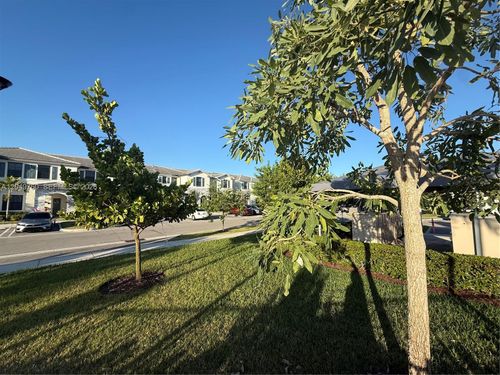 28581 Sw 132nd Ct, Homestead, FL, 33033-7527 | Card Image